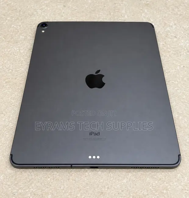 Apple iPad Pro 12.9-inch (3rd Gen) 256GB Gray - 1