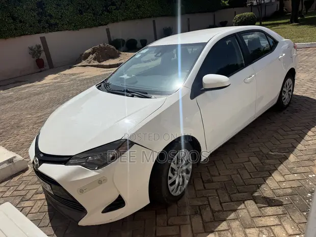 Toyota Corolla LE Eco 2019 White - 1