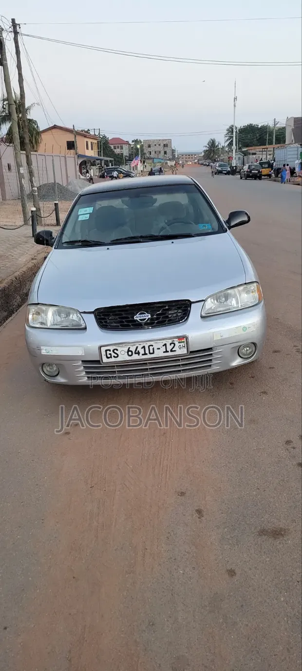 Nissan Sentra 2005 Silver - 1