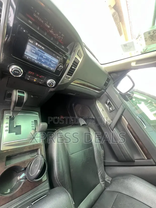 Mitsubishi Pajero V90 3.0 V6 GLS/GLX 2015 Brown - 1