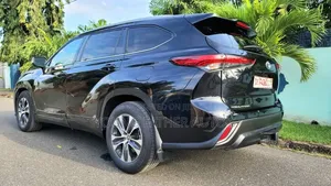 2022 Toyota Highlander XLE Black