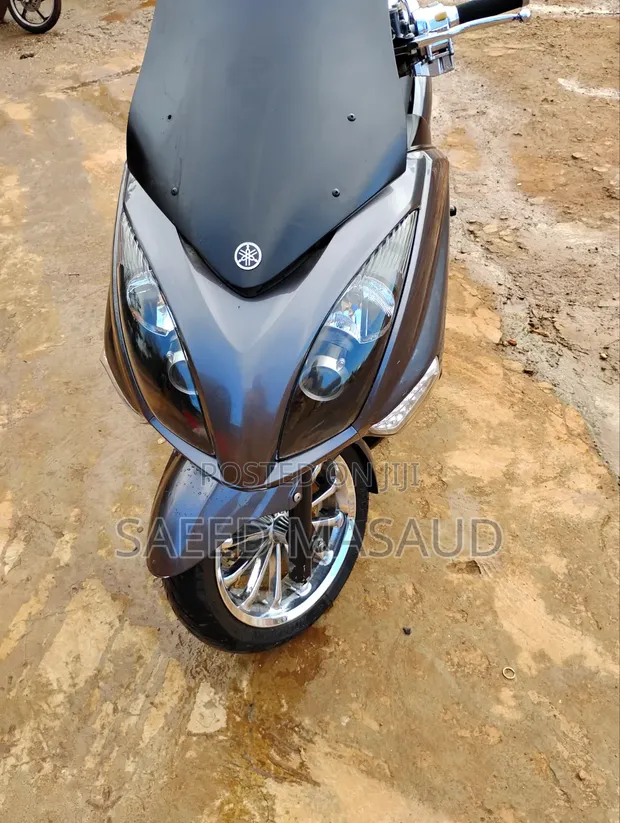 Yamaha Majesty 2023 Silver - 1