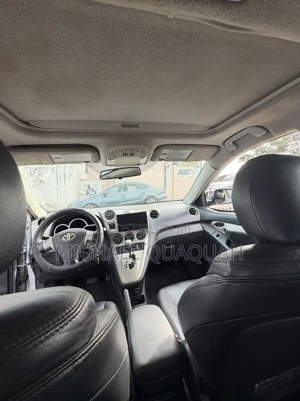 Toyota Matrix L Hatchback 2014 Silver - 1