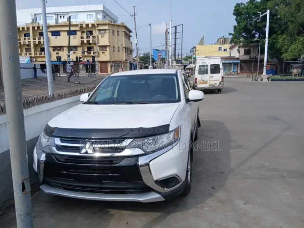 Mitsubishi Outlander 2018 White - 1