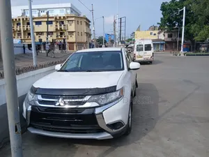 Mitsubishi Outlander 2018 White