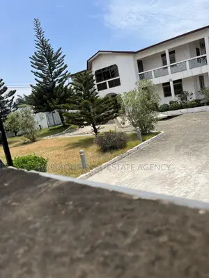 5 Bedroom House with Boys Quarters & Pool for Rent in Dzorwulu