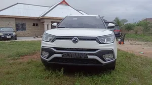 SsangYong Tivoli 2017 White