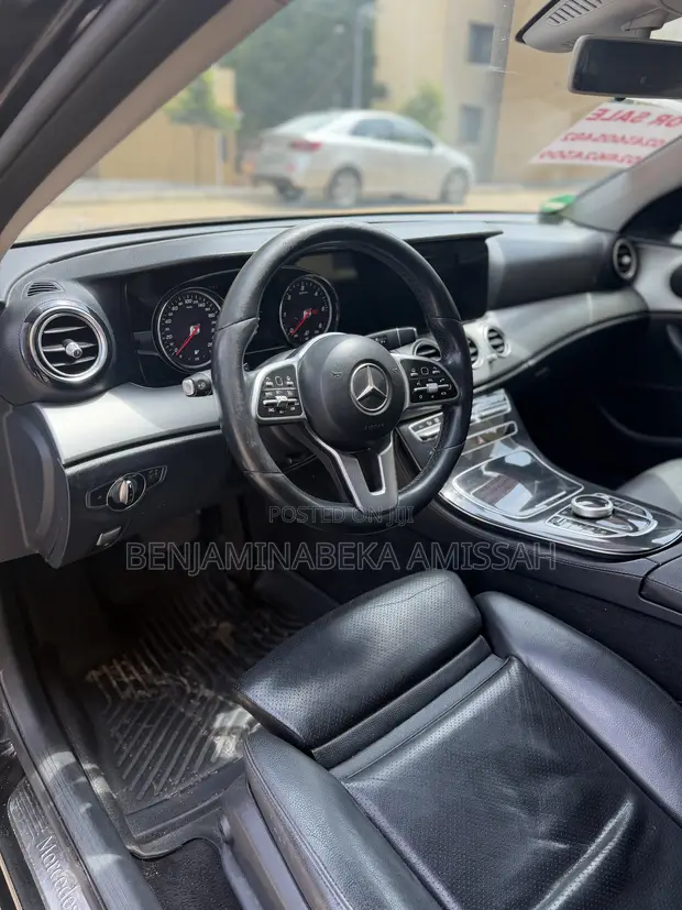 Mercedes-Benz 200E 2019 Black - 1