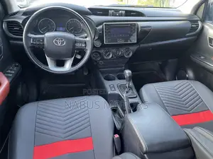 Toyota Hilux Rugged 4x4 2019 Black