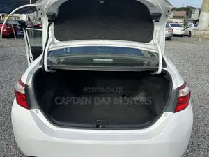 2016 Toyota Corolla LE Sedan