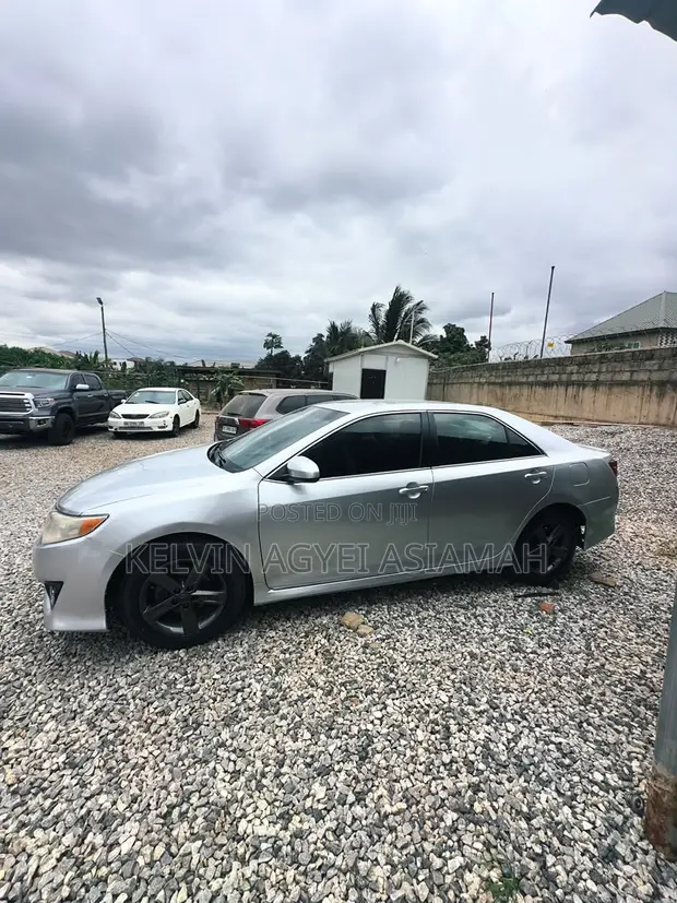 Toyota Camry 2014 Silver - 1