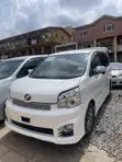 Toyota Voxy X 2WD 8-Seater 2013 White - 1