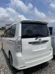 Toyota Voxy X 2WD 8-Seater 2013 White - 2