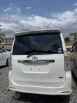 Toyota Voxy X 2WD 8-Seater 2013 White - 4