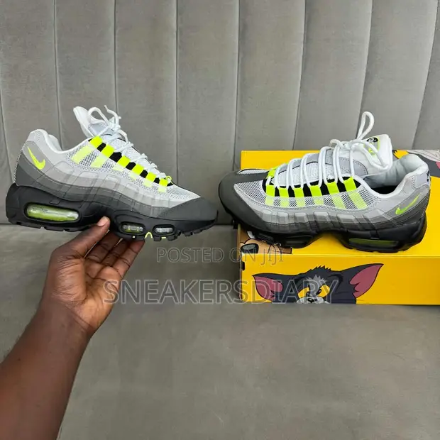 Nike Air Max Essentials Neon - 1