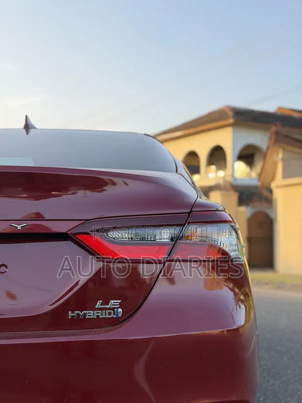 Toyota Camry LE 2021 Red - 1