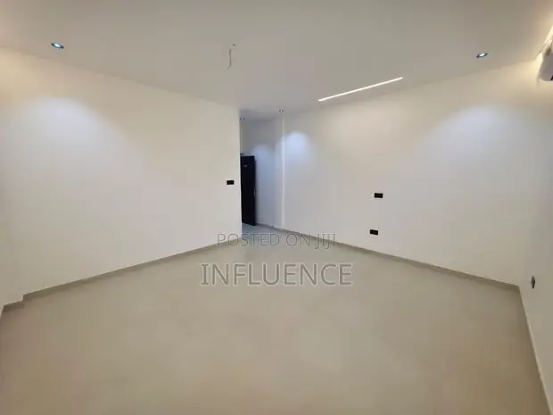 5 Bedroom House for Sale in Lakeside, East Legon - 1
