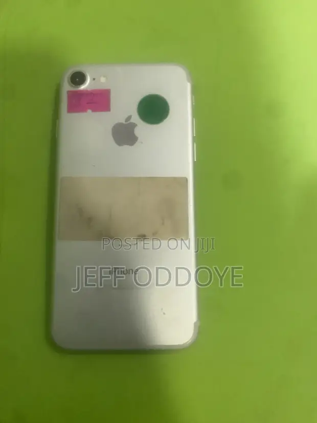 Apple iPhone 7 32GB Silver (UK Used) - 1