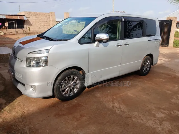 Toyota Voxy 2011 Silver - 1