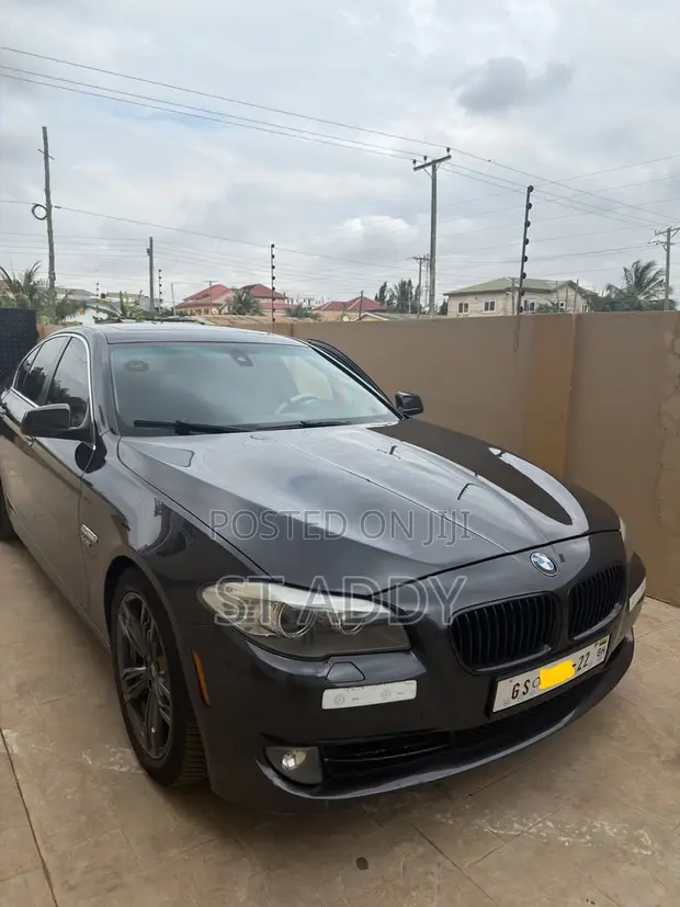 BMW 528i 2011 Gray - 1