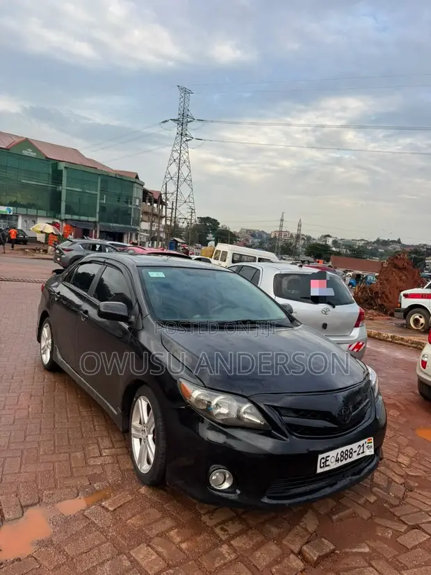 Toyota Corolla 2013 Black - 1