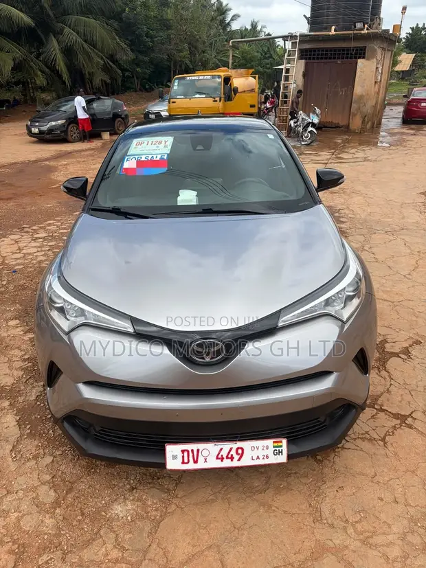 Toyota C-HR LE FWD 2019 Silver - 1