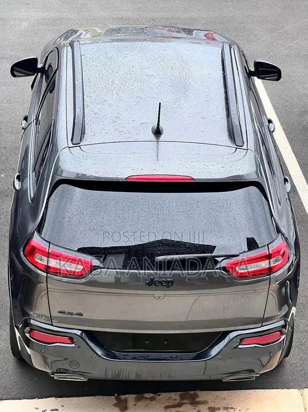 Jeep Cherokee Latitude 4x4 2018 Gray - 1
