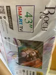 Roch 43" Smart TV - 1