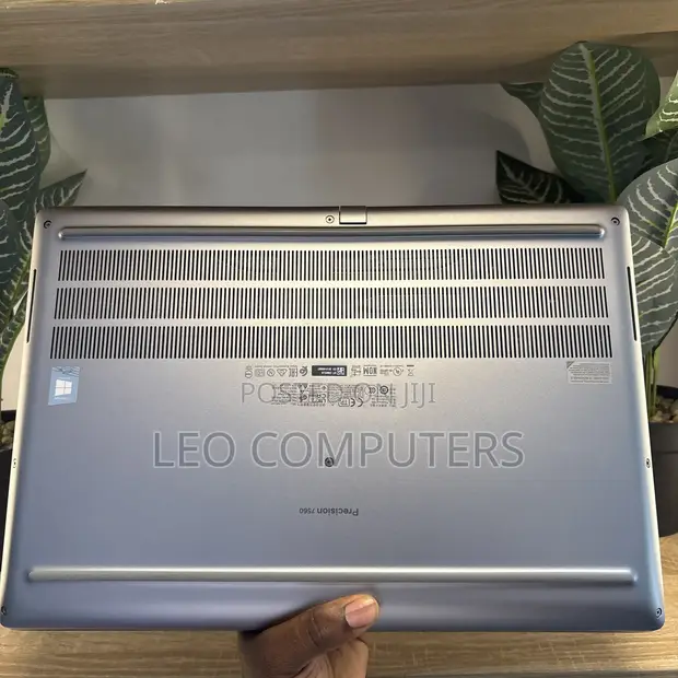 Dell Precision 7560 Laptop - 1