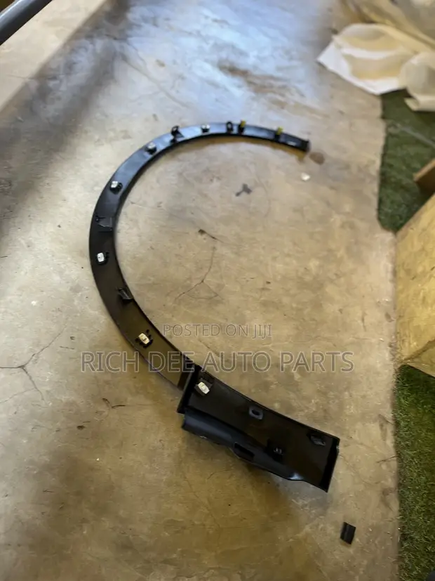 Honda CR-V 2017-2022 Front Fender Moulding - 1