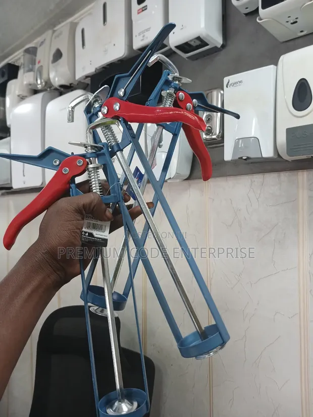 Heavy-Duty Silicone Gun - 1