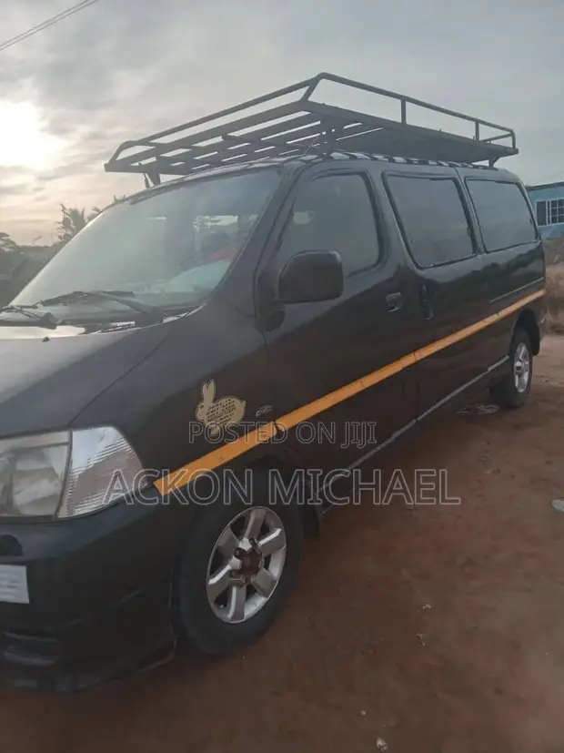 Toyota HiAce Super GL 2012 - 1