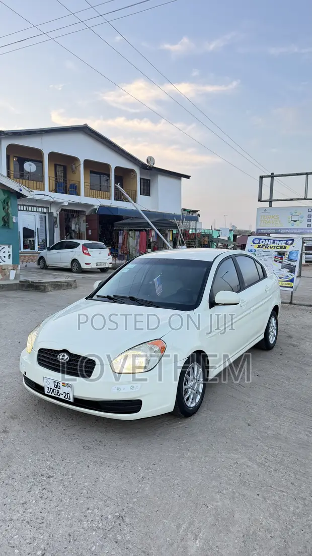 Hyundai Accent 2010 - Off White - 1
