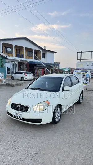 Hyundai Accent 2010 - Off White