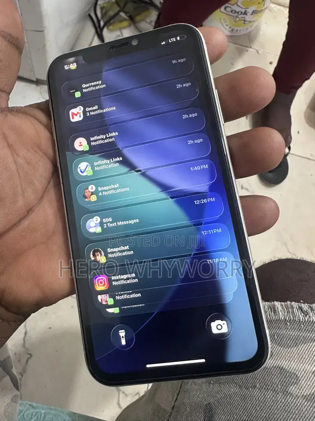 Apple iPhone 11 128GB White - 1
