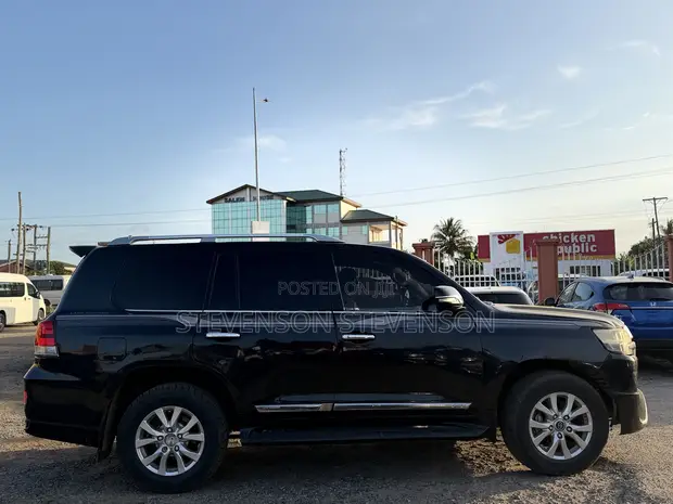 Toyota Land Cruiser 4.5 V8 VXR 2019 White - 1