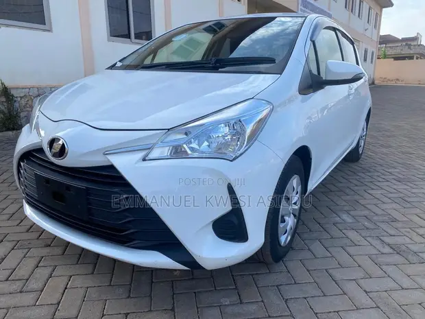 Toyota Vitz 1.3 AWD 5dr 2017 White - 1