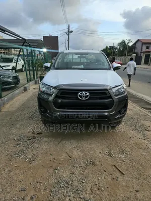 New Toyota Hilux Active 2026 Gray