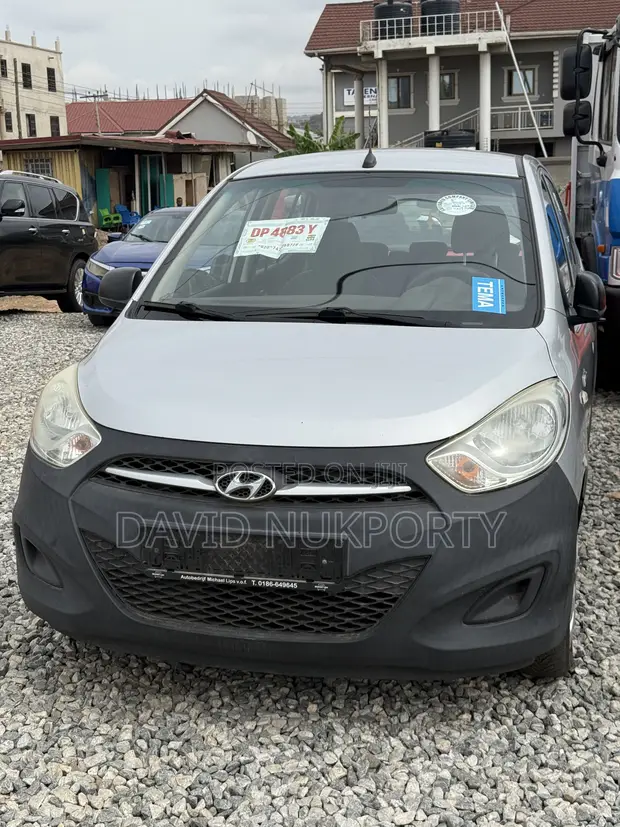 Hyundai i10 2012 Silver - 1