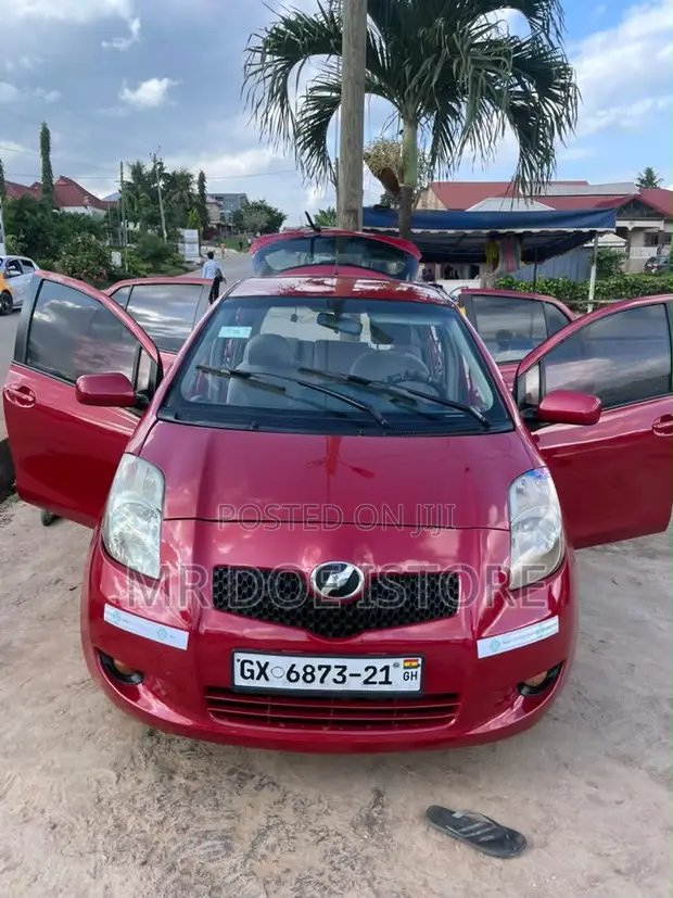 Toyota Vitz 1.3 FWD 5dr 2010 Red - 1