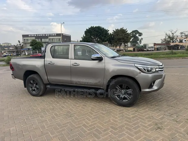 Toyota Hilux SR5 4x4 2017 Gray - 1
