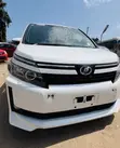 Toyota Voxy 2015 White - 4