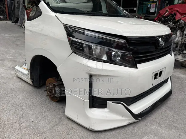 Toyota Voxy Front Cut (Bonnet, Fenders) 2014-2018 - 1
