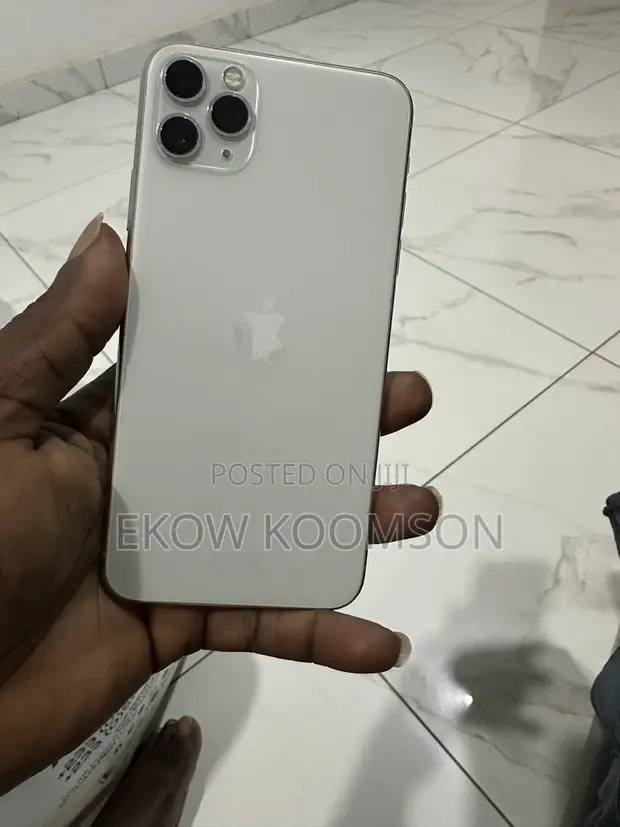 Apple iPhone 11 Pro Max 64GB White - 1