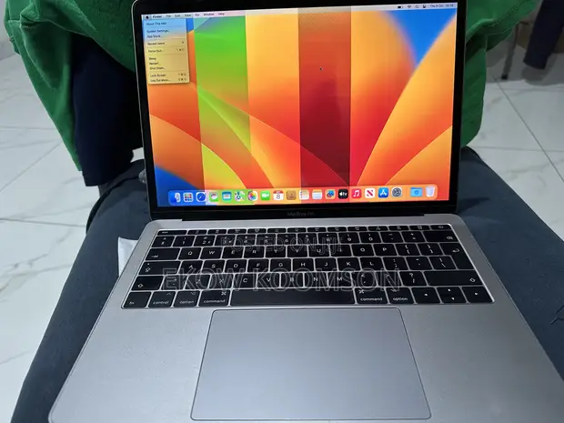 Apple MacBook Pro 2017 8GB Intel Core i5 128GB SSD - 1