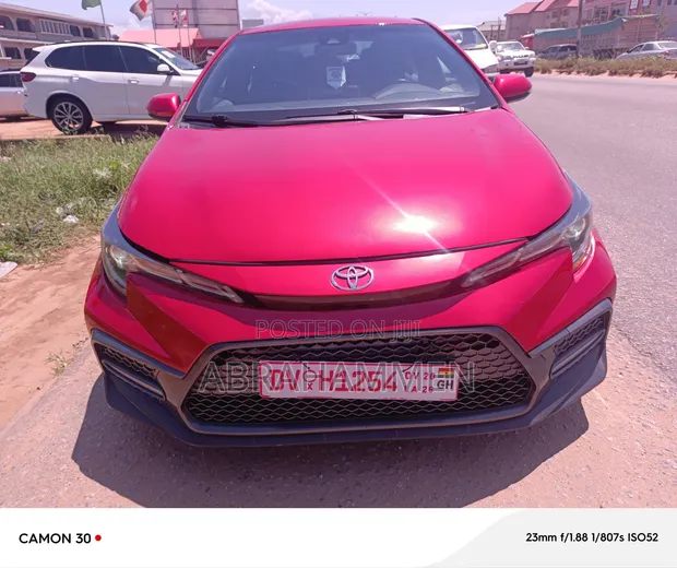 Toyota Corolla LE 2021 Red - 1