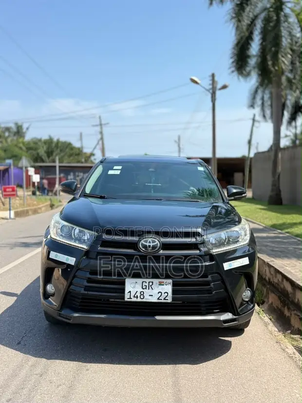 2017 Toyota Highlander SE 4x2 V6 SUV - Black - 1