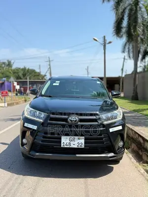 2017 Toyota Highlander SE 4x2 V6 SUV - Black