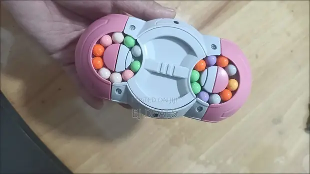 UFO 8-Sided Rotating Magic Beans Cube Fidget Toy (Age 3+) - 1