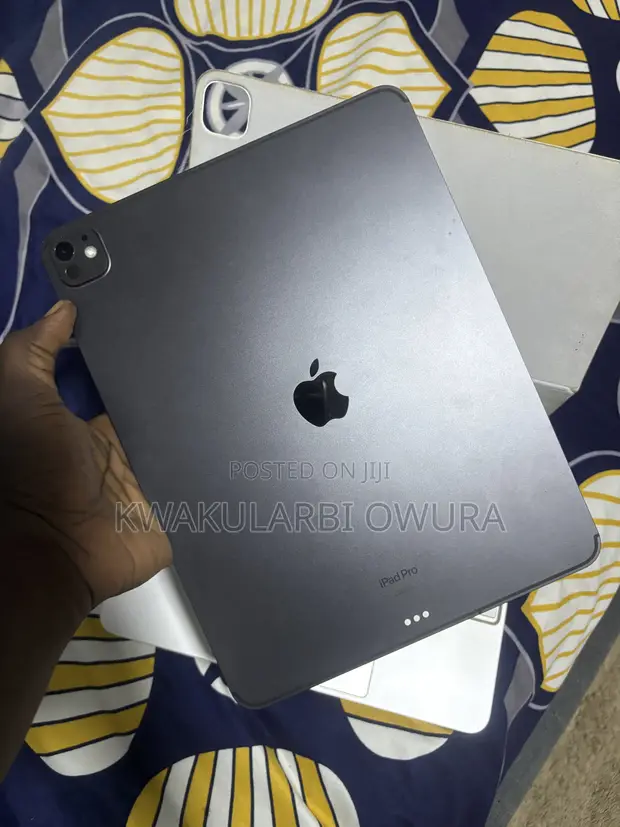 Apple iPad Pro 13" (2024) 512GB Black - 1